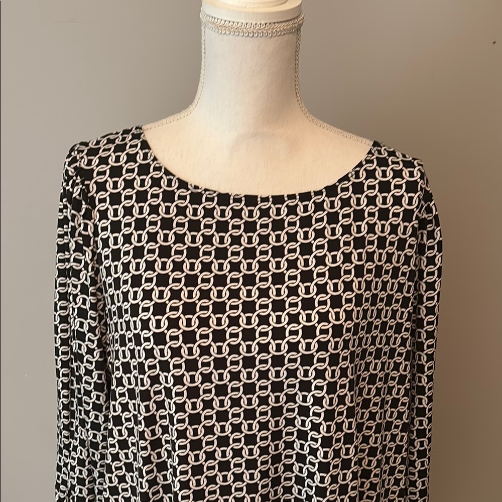 Chic Black and White Chain Print Blouse